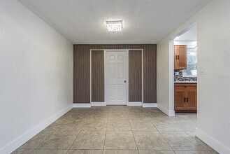 5631 Riddle Rd in Holiday, FL - Building Photo - Building Photo