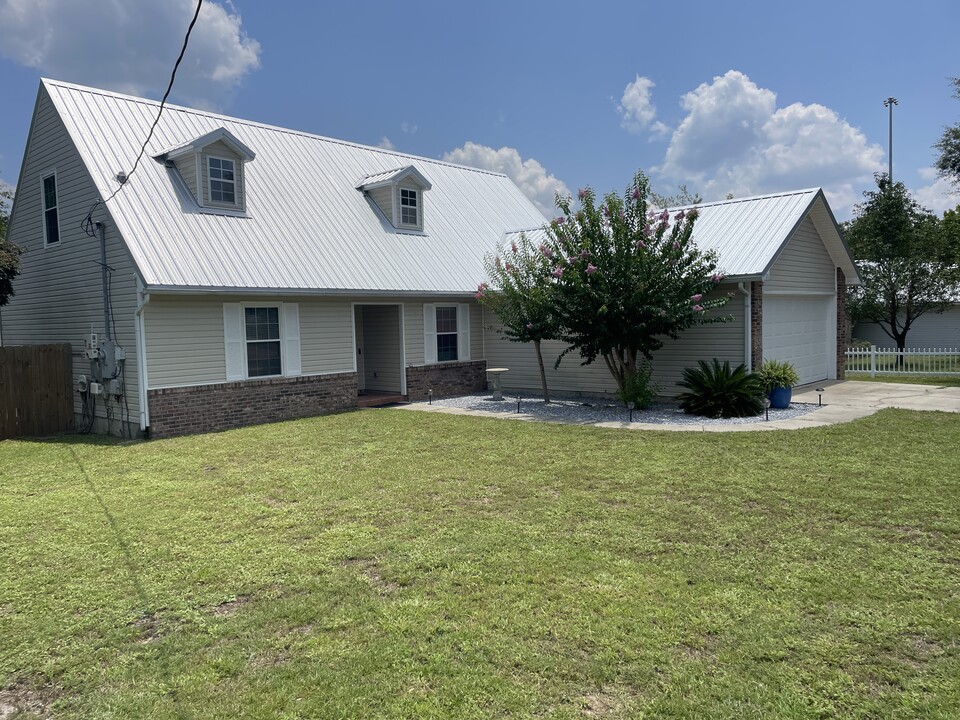 120 Trenton Ave in Crestview, FL - Building Photo