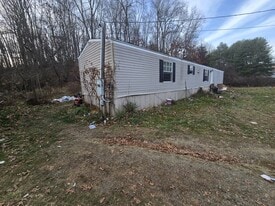 222 Farmington Rd in Woodlawn, VA - Building Photo