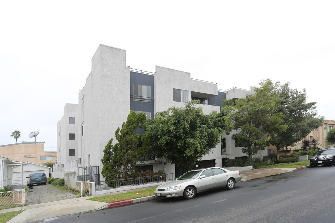 3711 Glendon Ave in Los Angeles, CA - Foto de edificio