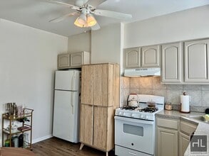 Gorgeous 1.5 bedroom in Maspeth, Unit 2 in Queens, NY - Foto de edificio - Building Photo