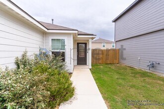 366 Fairlawn Wy in Maxwell, TX - Foto de edificio - Building Photo