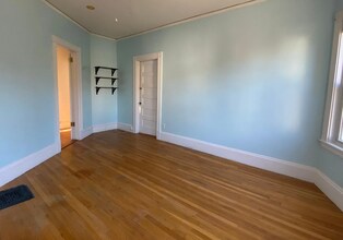 27 Holman St, Unit 1 in Boston, MA - Foto de edificio - Building Photo