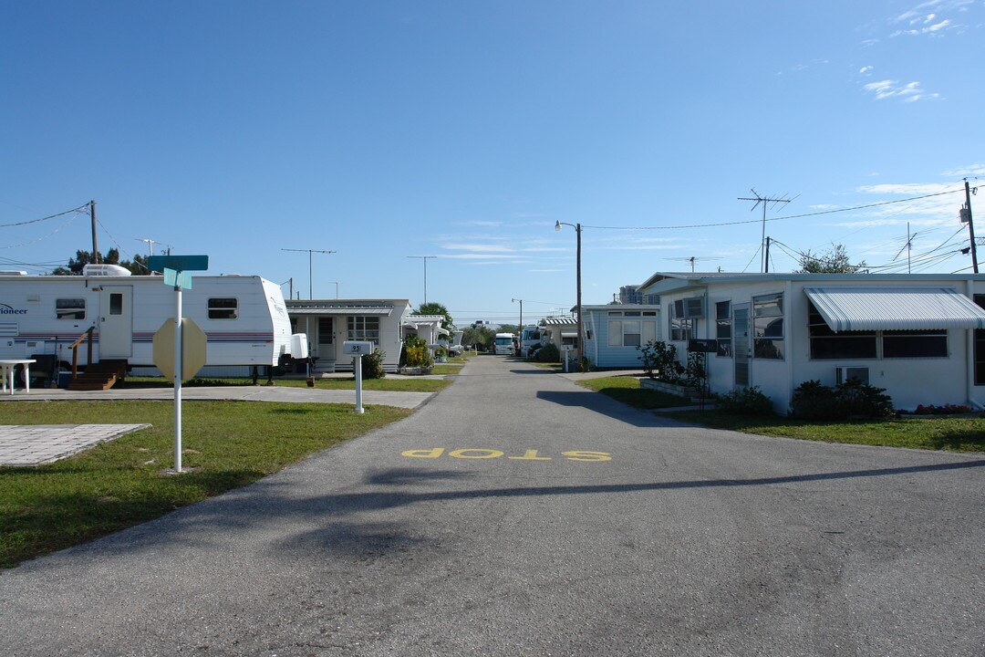 506 5th Ave W in Palmetto, FL - Foto de edificio