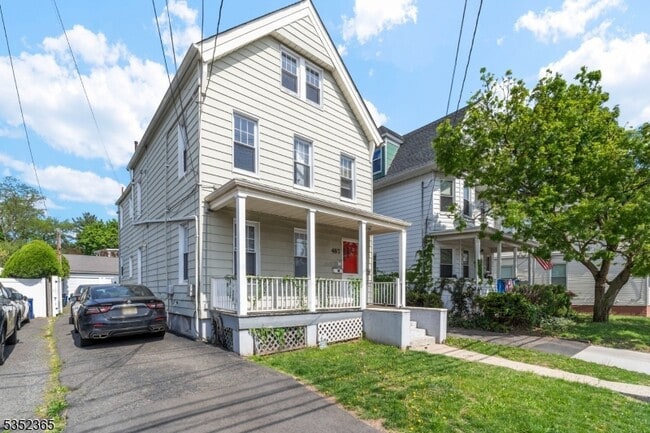 487 Valley Rd in West Orange, NJ - Building Photo - Building Photo