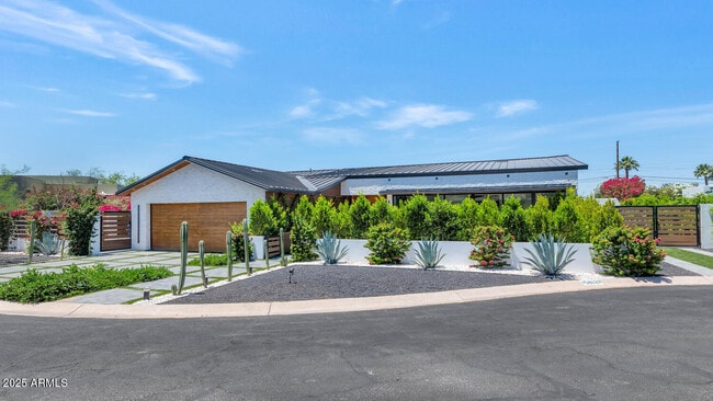 property at 5812 N 44th Pl