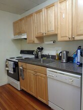 41 Carlton St, Unit 10 in Brookline, MA - Foto de edificio - Building Photo