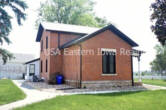 942 W Main St in Lisbon, IA - Building Photo - Building Photo