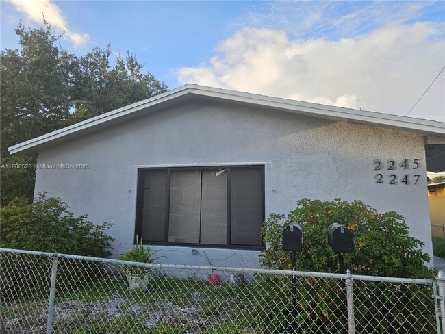 2245 Freedom St in Hollywood, FL - Building Photo - Building Photo