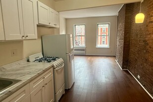 2274 Broadway in New York, NY - Building Photo