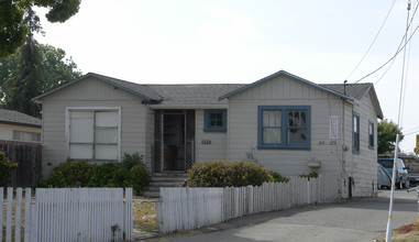 269-281 Cherry Way in Hayward, CA - Building Photo - Building Photo