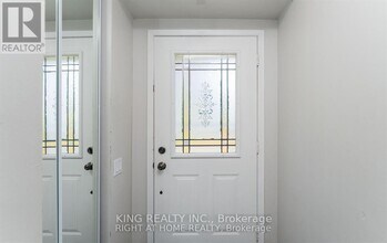 2472 Eglinton Ave E in Toronto, ON - Building Photo - Building Photo