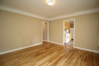 6836 N Greenwich Ave in Portland, OR - Building Photo - Building Photo