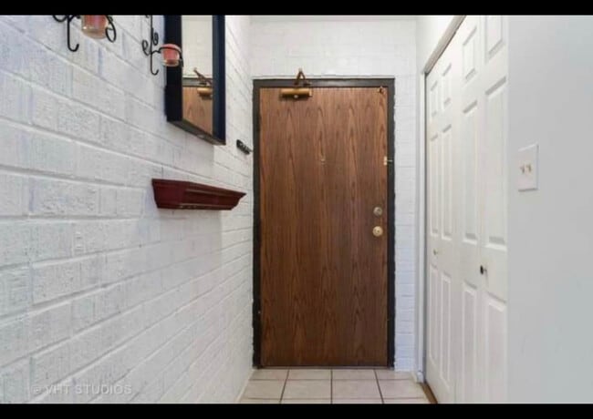 138 E Bailey Rd, Unit G in Naperville, IL - Foto de edificio - Building Photo