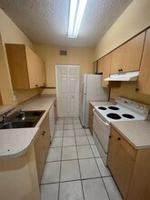 10282 Fox Trail Rd S, Unit 210 in West Palm Beach, FL - Foto de edificio - Building Photo