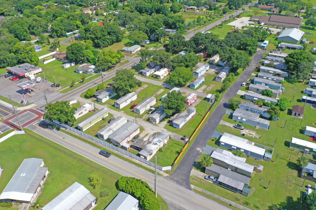 12 Oaks Mobile Home Park in Lakeland, FL - Foto de edificio