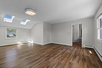 671 Cornwall Ave, Unit 1 in Cheshire, CT - Building Photo - Building Photo