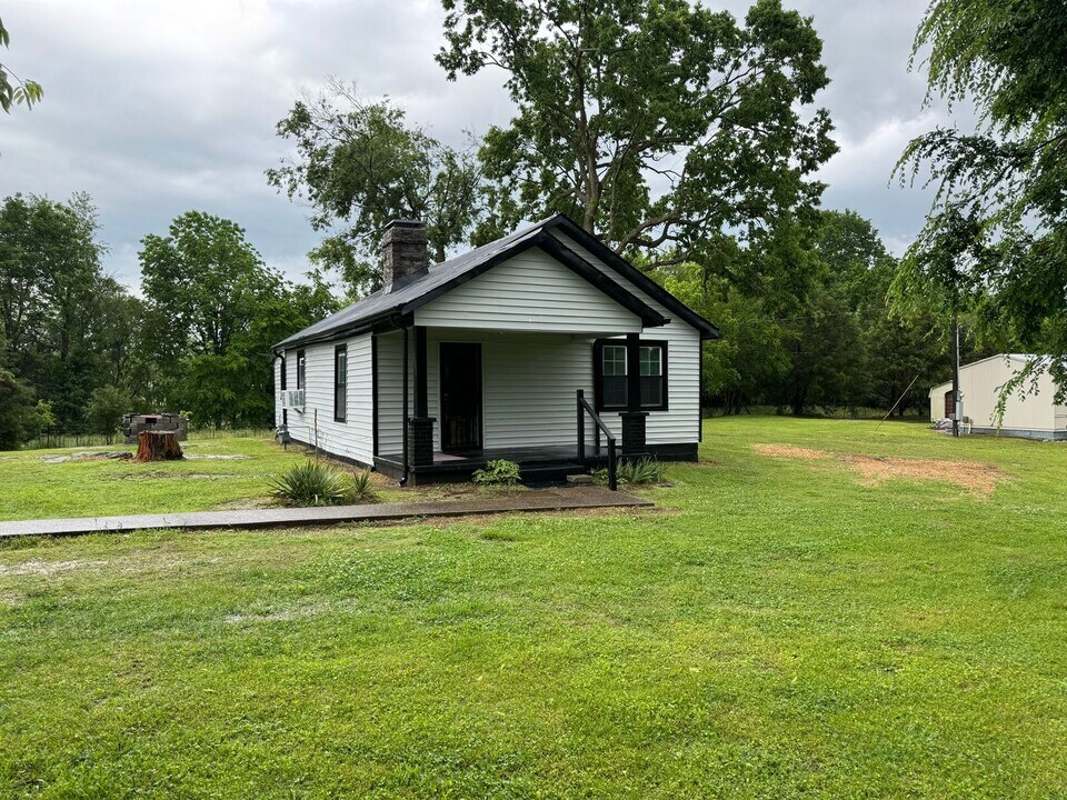 7427 Carthage Hwy in Lebanon, TN - Building Photo