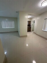 2401 NW 26th St in Miami, FL - Building Photo - Building Photo