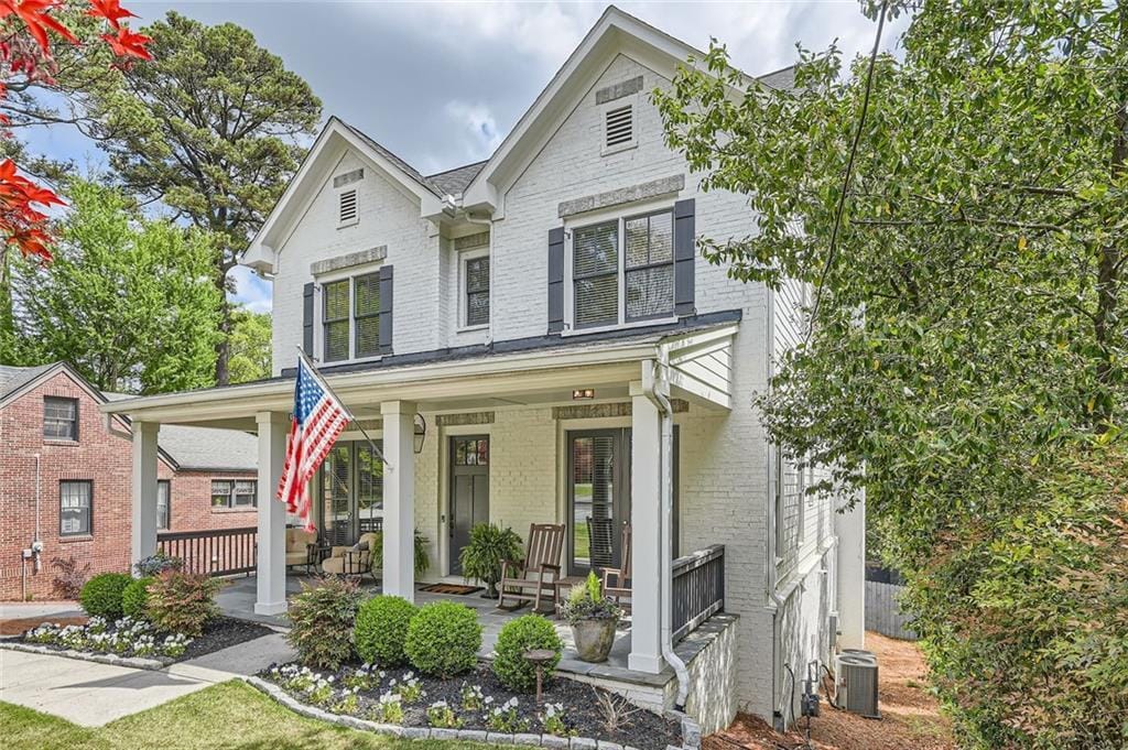 555 E Wesley Rd NE in Atlanta, GA - Building Photo