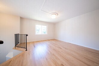 1618 Johnson St NE in Minneapolis, MN - Building Photo - Building Photo