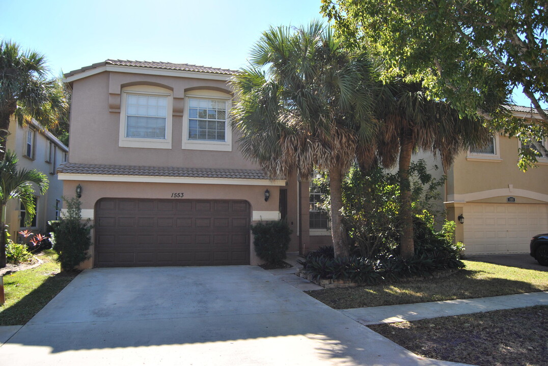 1553 Fiddlewood Ct in Royal Palm Beach, FL - Building Photo