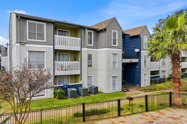 Chestnut Hill in Houston, TX - Building Photo - Building Photo