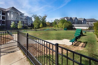 Vestavia Reserve in Vestavia, AL - Foto de edificio - Building Photo