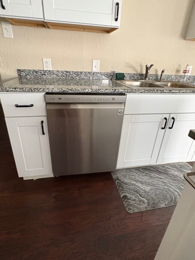 9950 Oakland Rd in San Antonio, TX - Building Photo - Building Photo