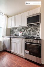 Private bedroom in 3 bed/1 bath Home in New York, NY - Building Photo - Building Photo