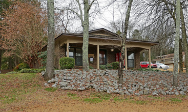 Candlewood Apartments in Huntsville, AL - Foto de edificio - Building Photo