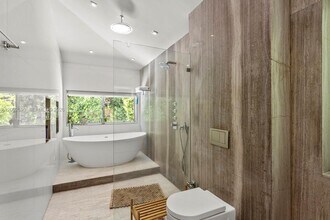 570 NE 52nd Terrace in Miami, FL - Building Photo - Building Photo