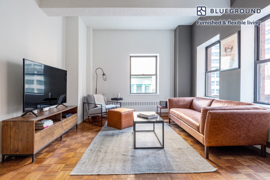 360 W 34th St. in New York, NY - Building Photo