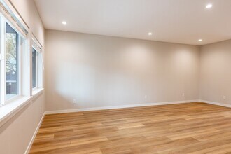 13822 SE Oatfield Rd in Milwaukie, OR - Building Photo - Building Photo