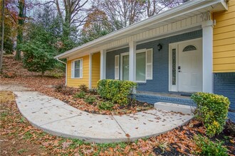 2640 Casher Dr in Decatur, GA - Building Photo - Building Photo