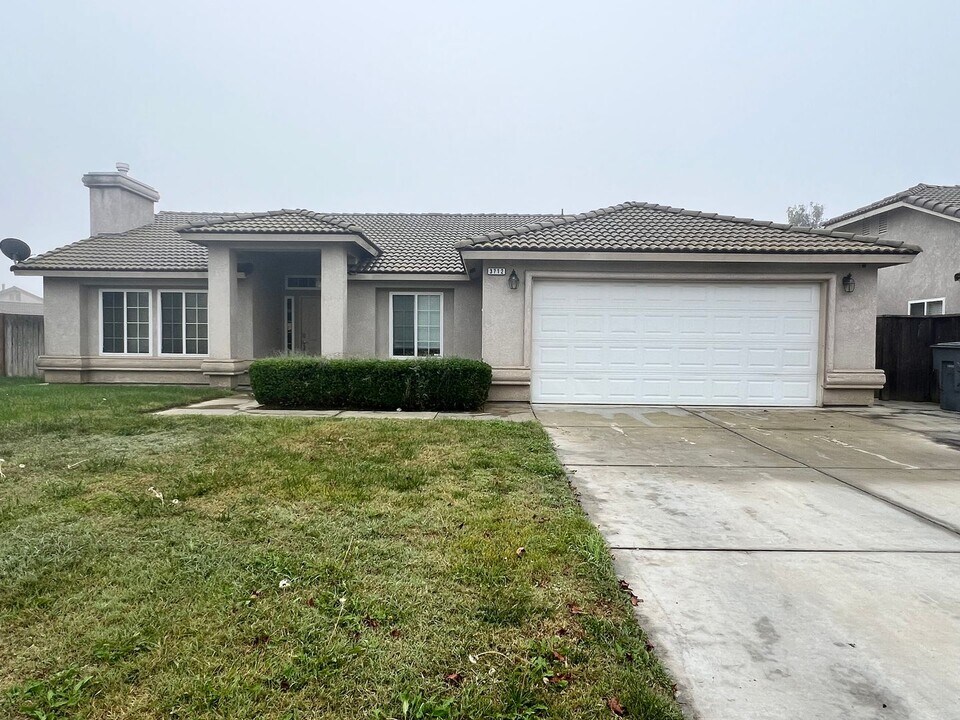 3712 Isla Vista Ct in Madera, CA - Building Photo