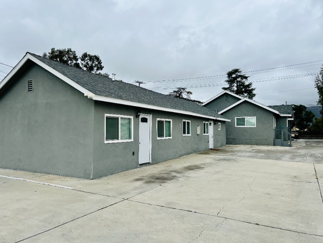 21633 Cottonwood Ave in Moreno Valley, CA - Foto de edificio - Building Photo