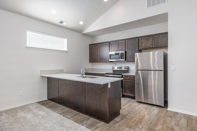 1889 N W Enterprise St in Mountain Home, ID - Building Photo - Building Photo