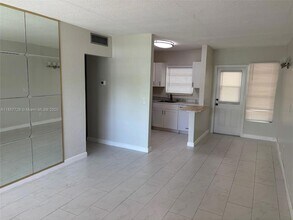 1301 N 12th Ct, Unit 5A in Hollywood, FL - Building Photo - Building Photo