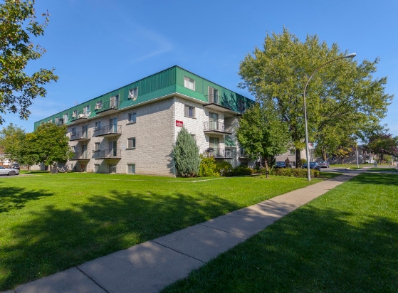 Carrefour des Erables Apartments in Longueuil, QC - Building Photo