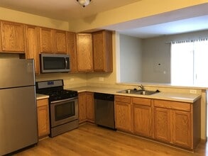2291 Flagstone Ln in Carpentersville, IL - Building Photo - Building Photo