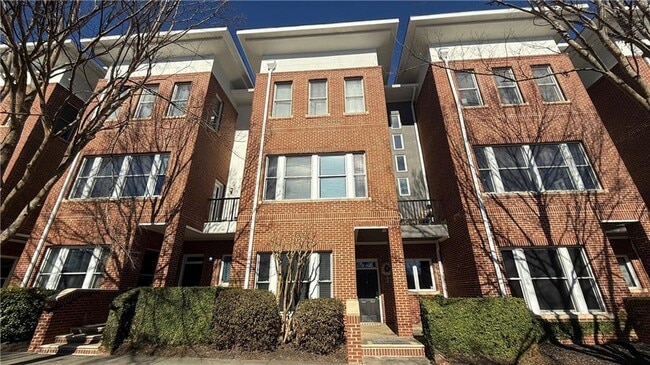 property at 745 Fountainhead Ln NE