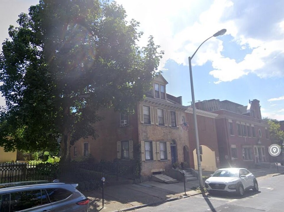 244 Spring Garden St in Easton, PA - Building Photo