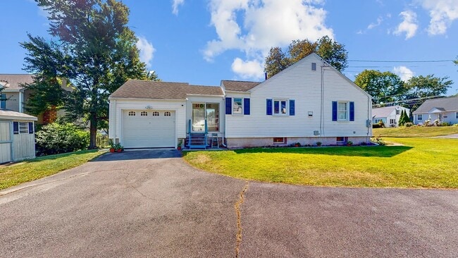 18 Federal St in West Hartford, CT - Foto de edificio - Building Photo