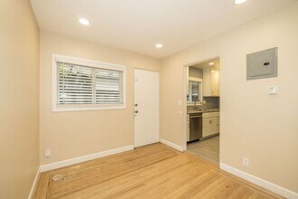 691 Roble Ave in Menlo Park, CA - Building Photo - Building Photo