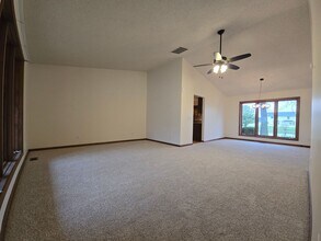 1508 Glenshire Dr in Champaign, IL - Building Photo - Building Photo