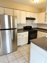 693 Savannah Ln in Crystal Lake, IL - Building Photo - Building Photo