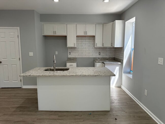 4021 W Franklin St in Baltimore, MD - Building Photo - Building Photo
