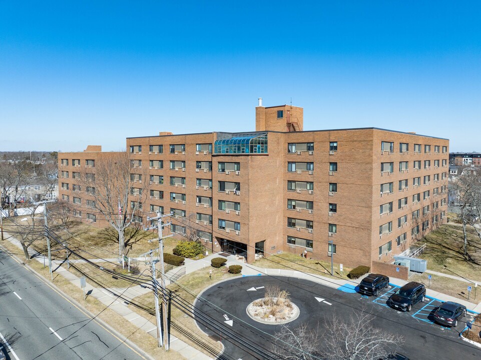 Bay Towne Village Apartments in Bay Shore, NY - Building Photo