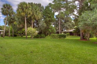 7093 Fairway Bend Ln in Sarasota, FL - Foto de edificio - Building Photo